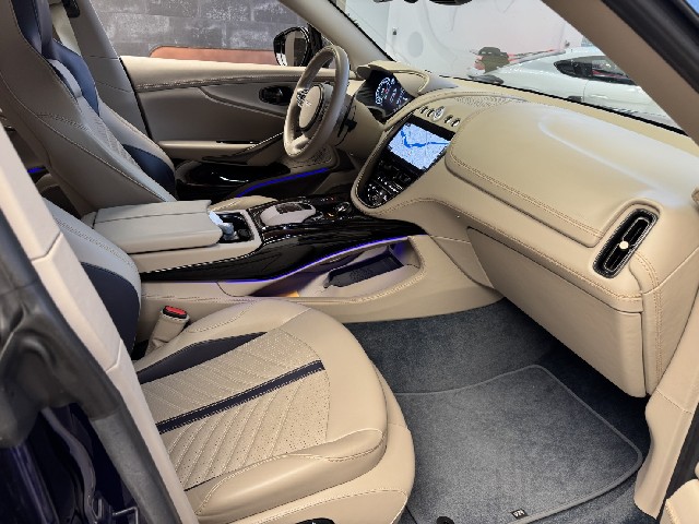 ASTON MARTIN DBX 2023 Image 27