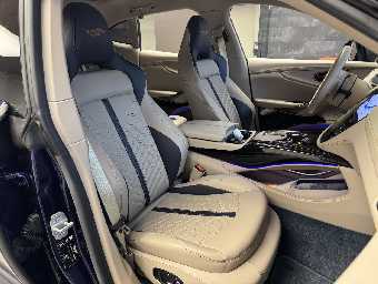 ASTON MARTIN DBX 2023 Image 23