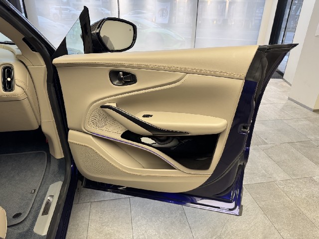 ASTON MARTIN DBX 2023 Image 30