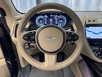 ASTON MARTIN DBX 2023 Image 38