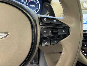 ASTON MARTIN DBX 2023 Image 40