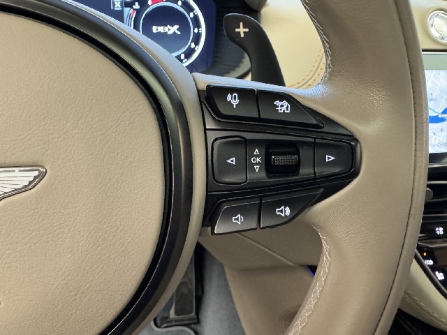 ASTON MARTIN DBX 2023 Image 46