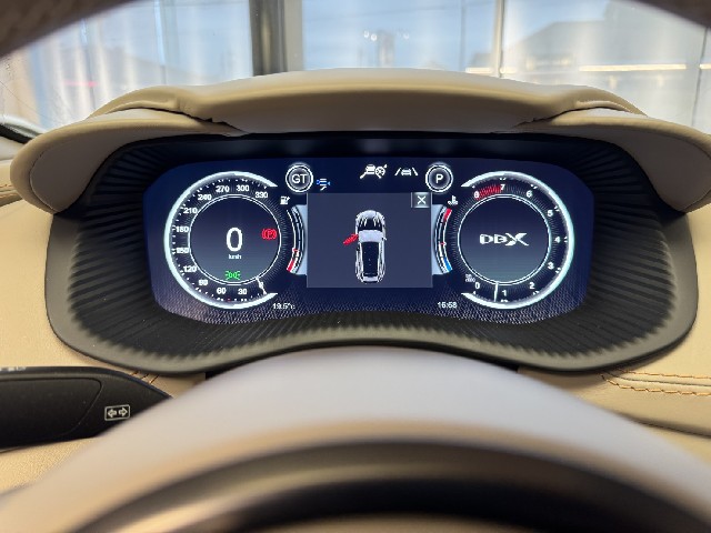 ASTON MARTIN DBX 2023 Image 47