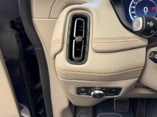 ASTON MARTIN DBX 2023 Image 48