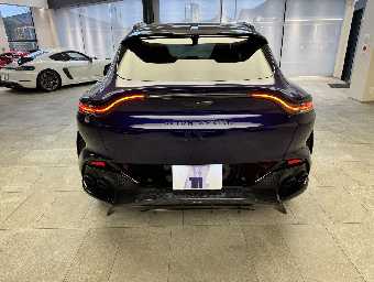 ASTON MARTIN DBX 2023 Image 6