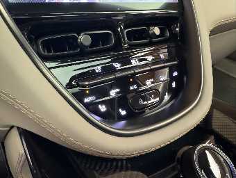 ASTON MARTIN DBX 2023 Image 46