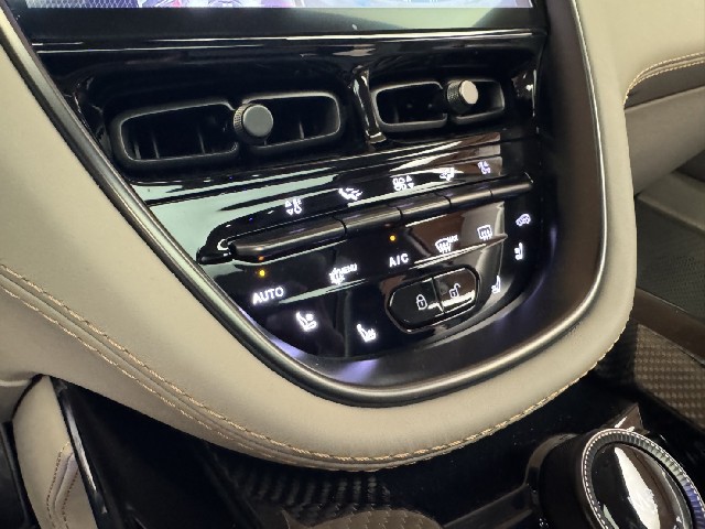 ASTON MARTIN DBX 2023 Image 52