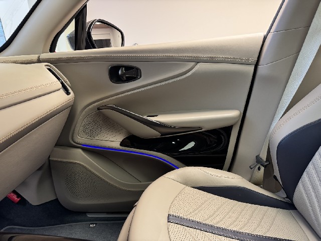 ASTON MARTIN DBX 2023 Image 54