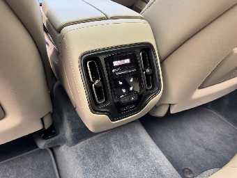 ASTON MARTIN DBX 2023 Image 52