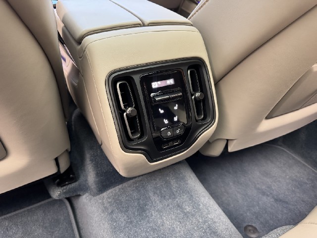 ASTON MARTIN DBX 2023 Image 58