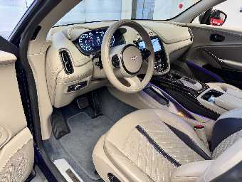 ASTON MARTIN DBX 2023 Image 9