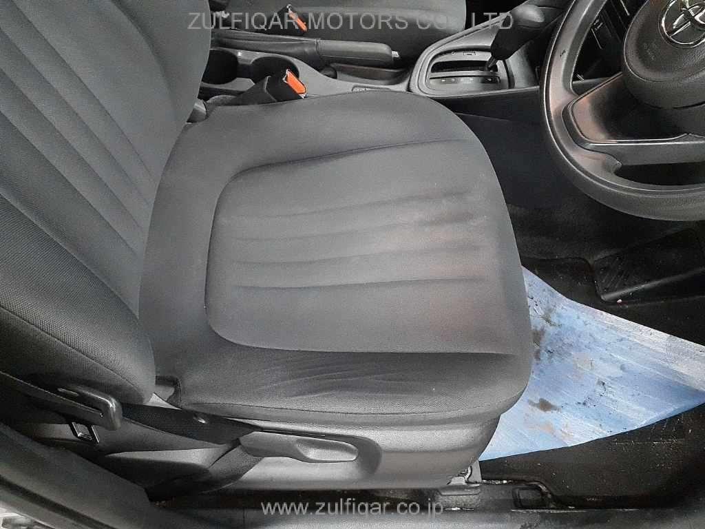 TOYOTA YARIS 2021 Image 8