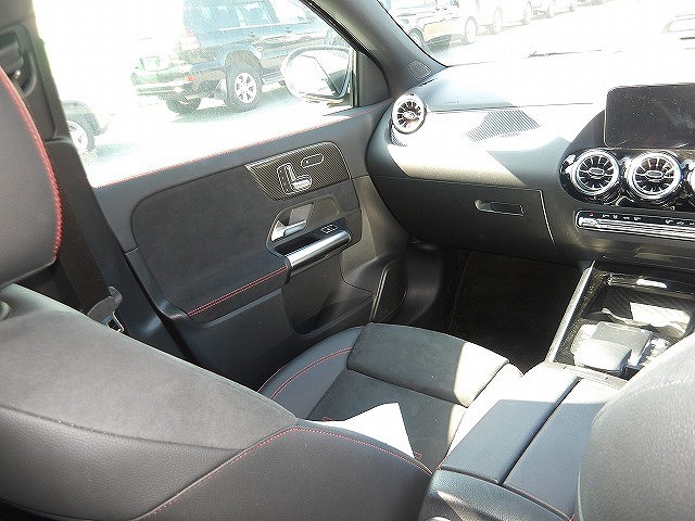 MERCEDES BENZ GLA CLASS 2023 Image 19