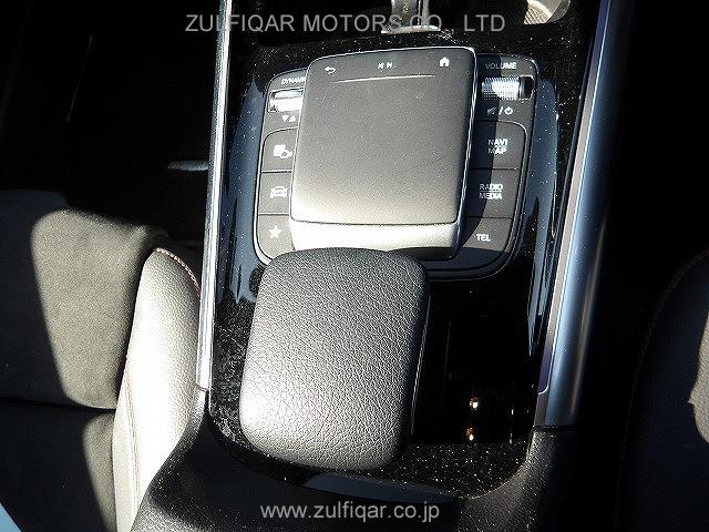 MERCEDES BENZ GLA CLASS 2023 Image 9