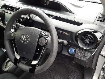 TOYOTA AQUA 2019 Image 9