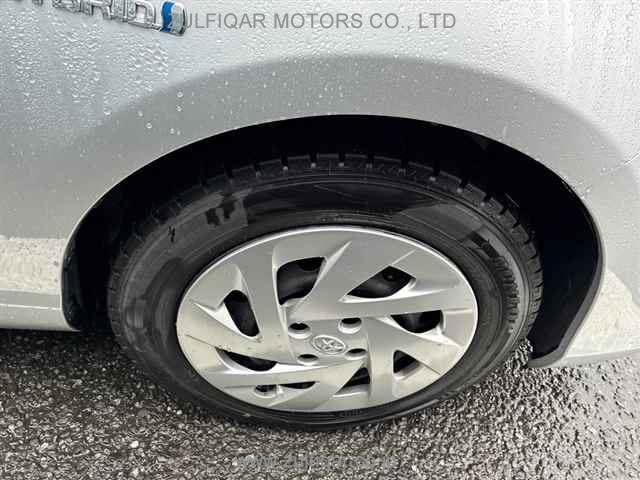 TOYOTA AQUA 2016 Image 9