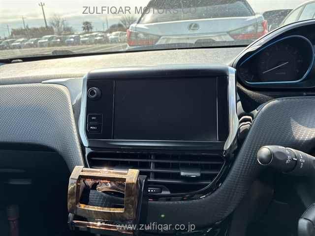 PEUGEOT 2008 2018 Image 6