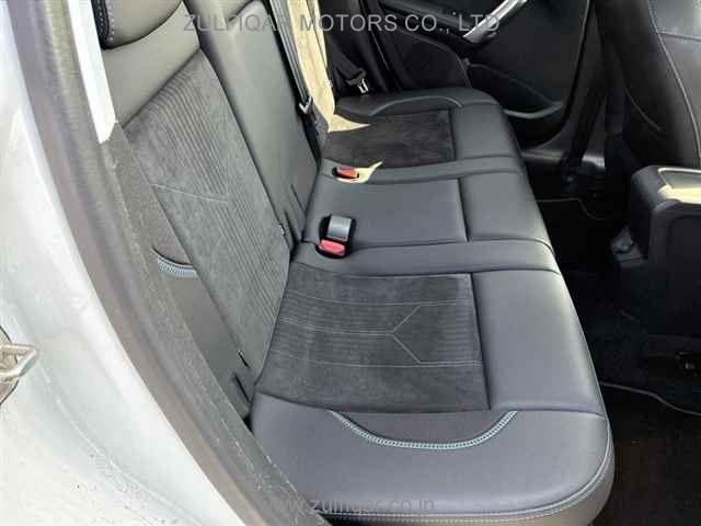 PEUGEOT 2008 2018 Image 8