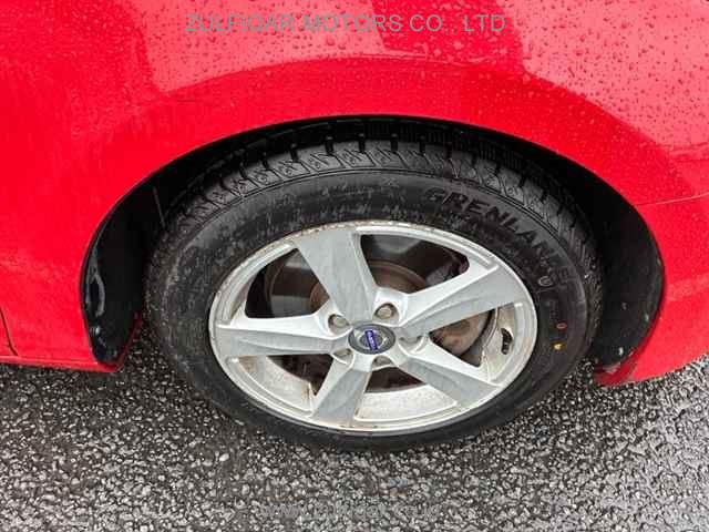 VOLVO V40 2014 Image 9