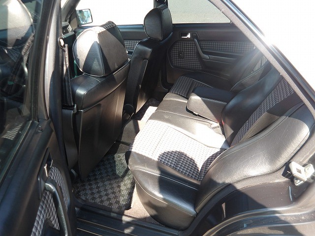 MERCEDES BENZ 190 CLASS 1986 Image 19