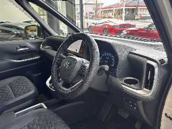 TOYOTA VOXY 2023 Image 17