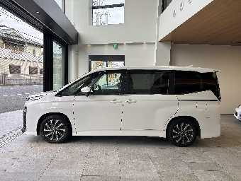 TOYOTA VOXY 2023 Image 8