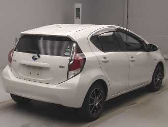 TOYOTA AQUA 2015 Image 2