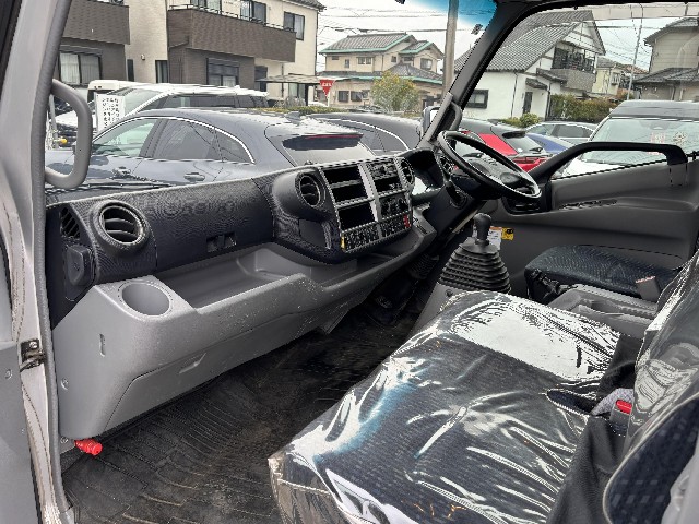 HINO DUTRO 2015 Image 23