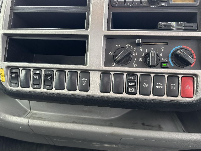 HINO DUTRO 2015 Image 35