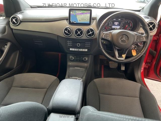 MERCEDES BENZ B CLASS 2015 Image 5