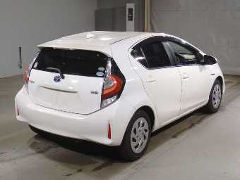 TOYOTA AQUA 2018 Image 2