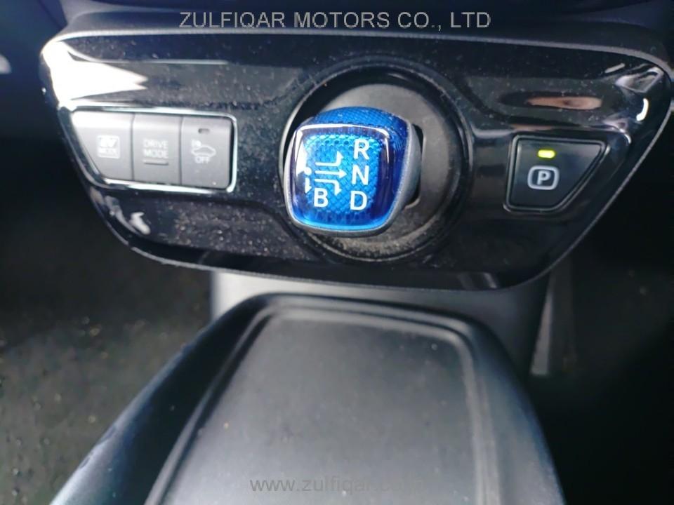TOYOTA PRIUS 2019 Image 11