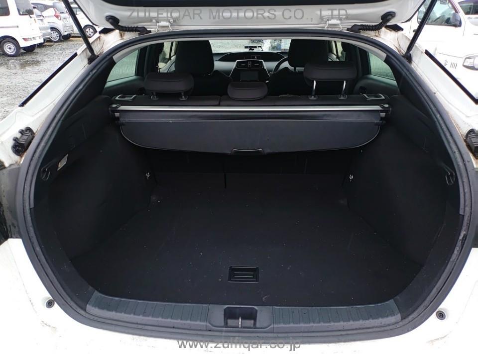 TOYOTA PRIUS 2019 Image 7