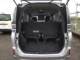 TOYOTA VOXY 2019 Image 7