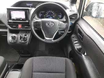 TOYOTA VOXY 2019 Image 9