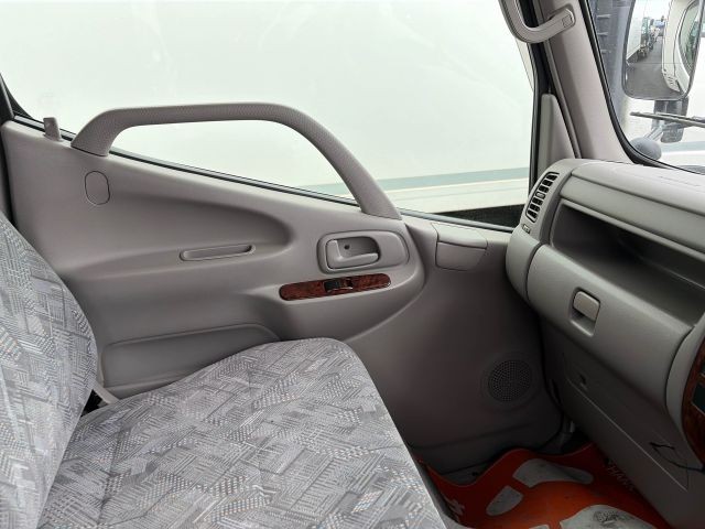 TOYOTA CAMROAD 2013 Image 19