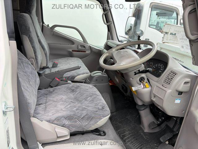 TOYOTA CAMROAD 2013 Image 5