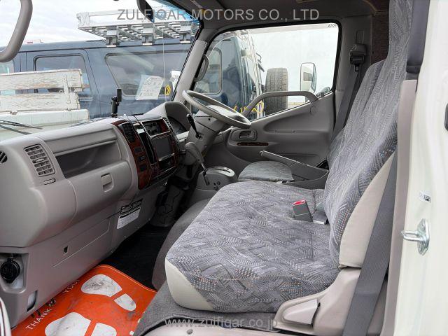 TOYOTA CAMROAD 2013 Image 6