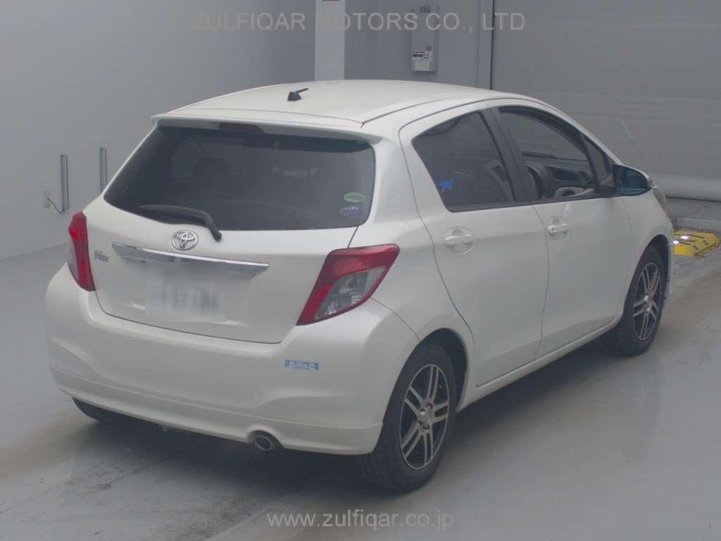 TOYOTA VITZ 2013 Image 2