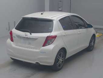 TOYOTA VITZ 2013 Image 2