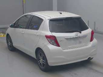 TOYOTA VITZ 2013 Image 4