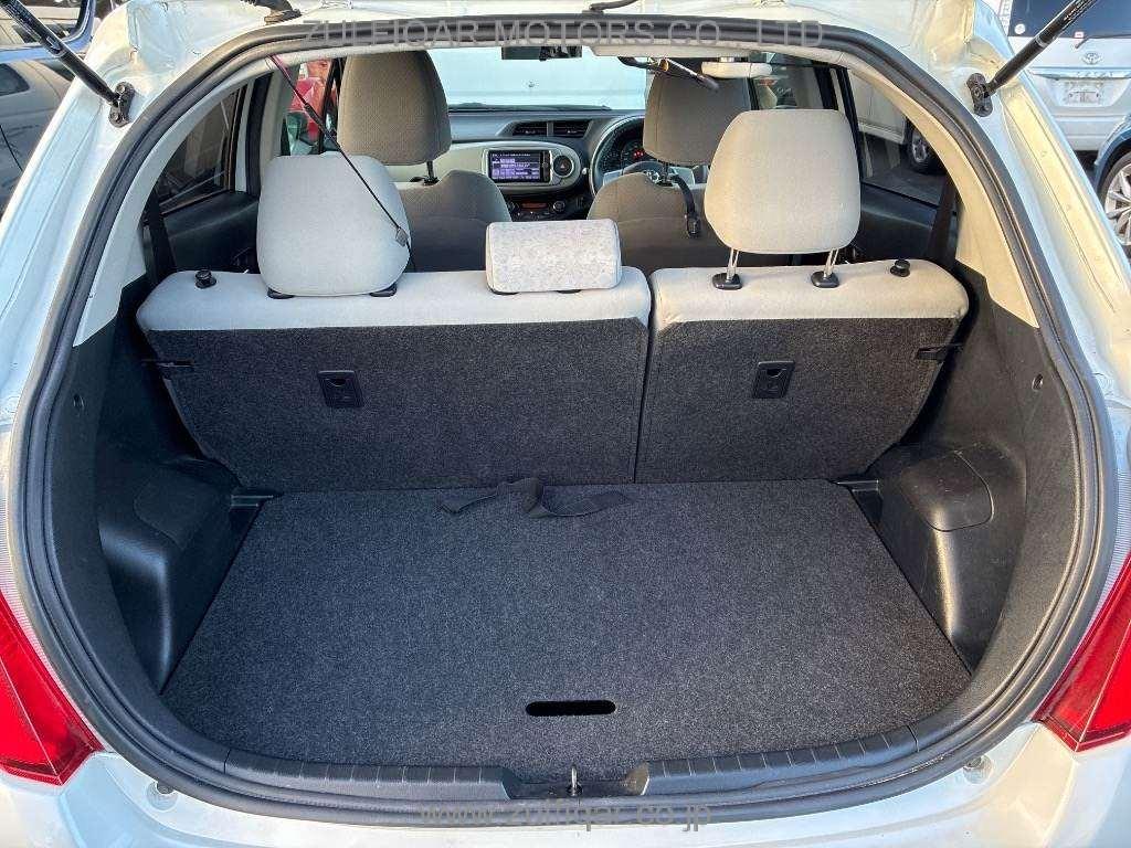 TOYOTA VITZ 2013 Image 7