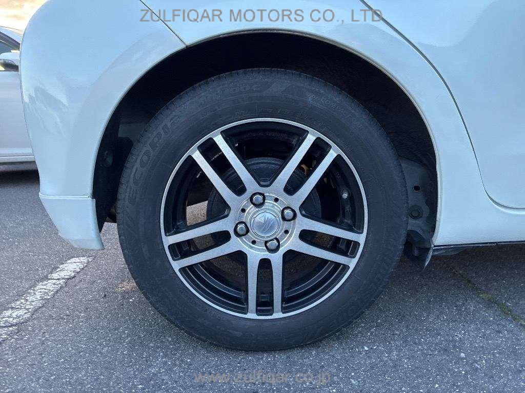 TOYOTA VITZ 2013 Image 8