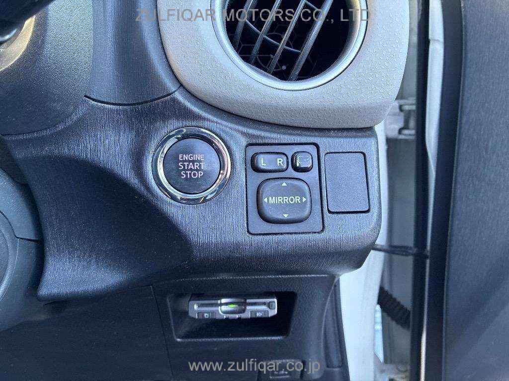 TOYOTA VITZ 2013 Image 9