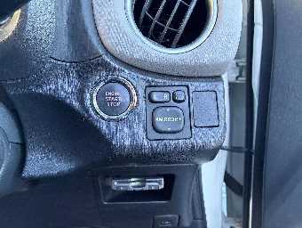 TOYOTA VITZ 2013 Image 9