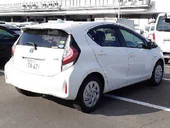 TOYOTA AQUA 2019 Image 2