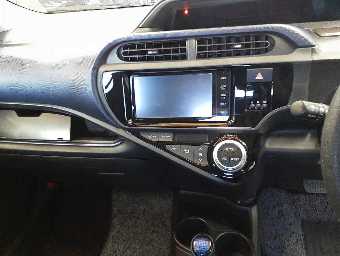 TOYOTA AQUA 2015 Image 12