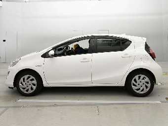 TOYOTA AQUA 2015 Image 4