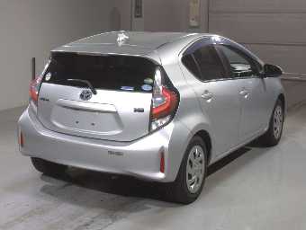 TOYOTA AQUA 2019 Image 2