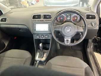 VOLKSWAGEN POLO 2012 Image 5